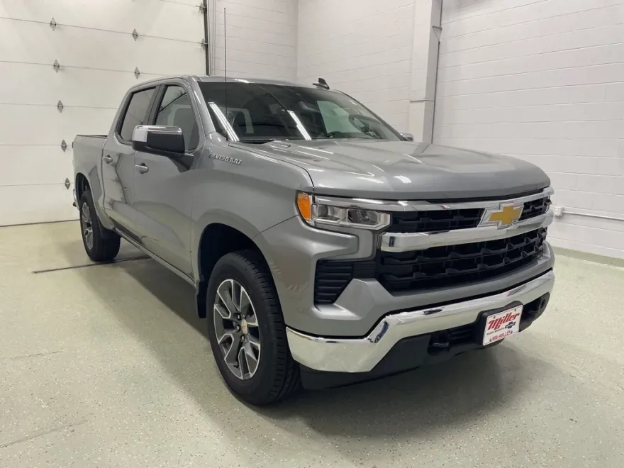 2026 Chevrolet Silverado 1500 LT photo 1