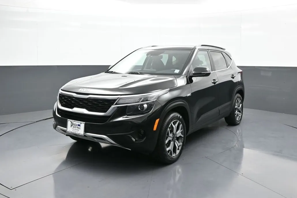 2023 Kia Seltos EX photo 1