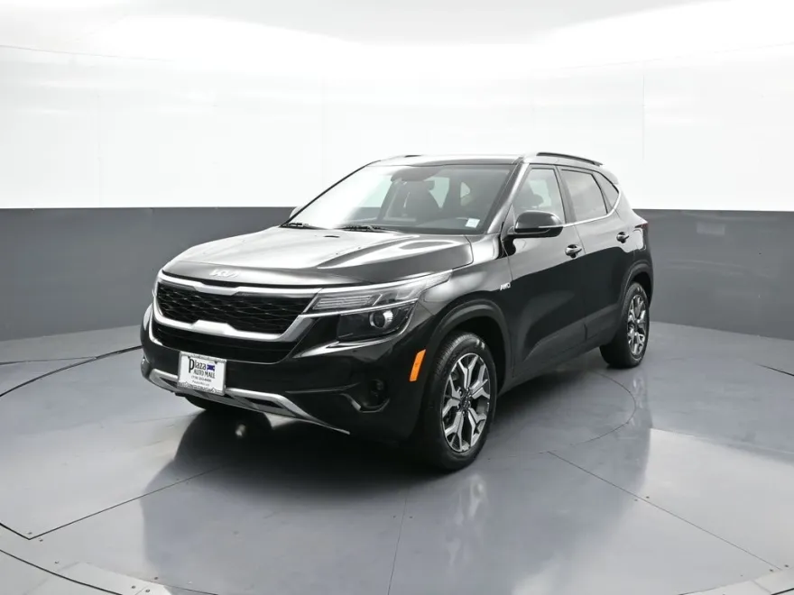 2023 Kia Seltos EX photo 1
