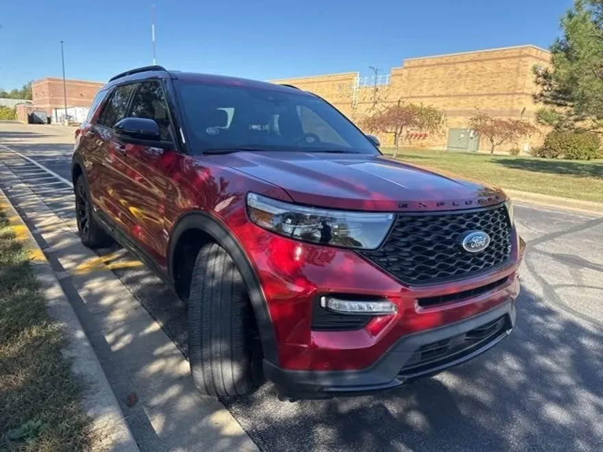 2023 Ford Explorer ST photo 1