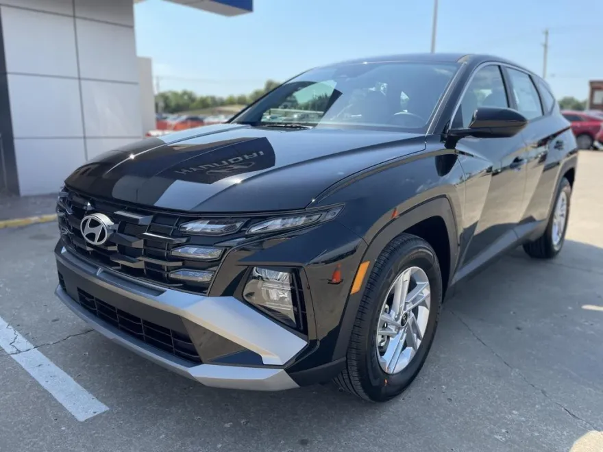 2025 Hyundai Tucson SE photo 1