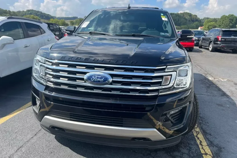2019 Ford Expedition XLT photo 1