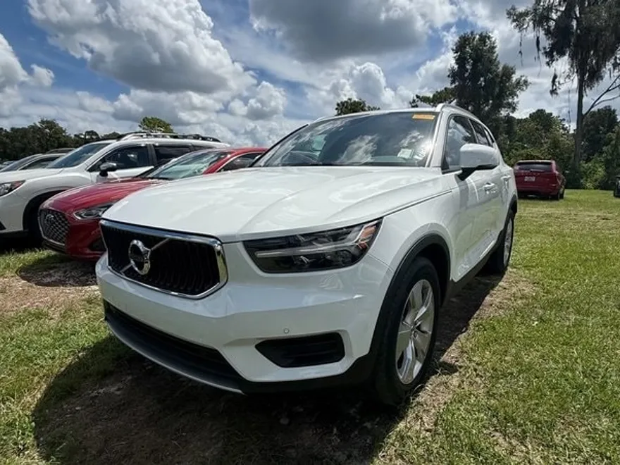 2020 Volvo XC40 Momentum photo 1