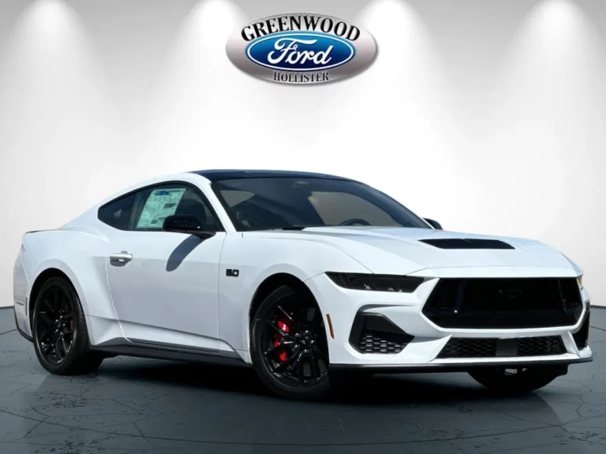 2025 Ford Mustang GT photo 1