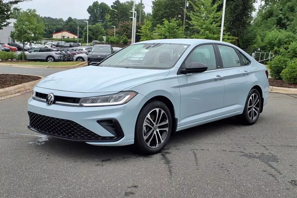 2025 Volkswagen Jetta Sport photo 1