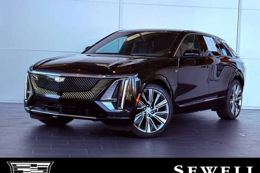2024 Cadillac Lyriq Luxury photo 1