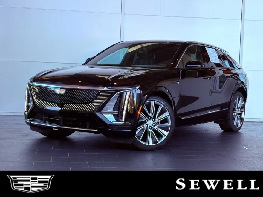 2024 Cadillac Lyriq Luxury photo 1