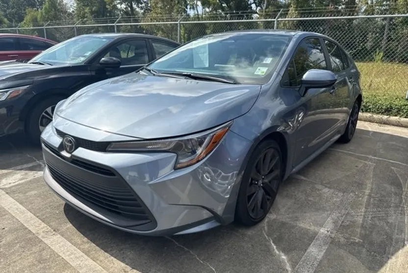 2024 Toyota Corolla LE photo 1