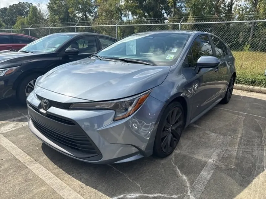 2024 Toyota Corolla LE photo 1