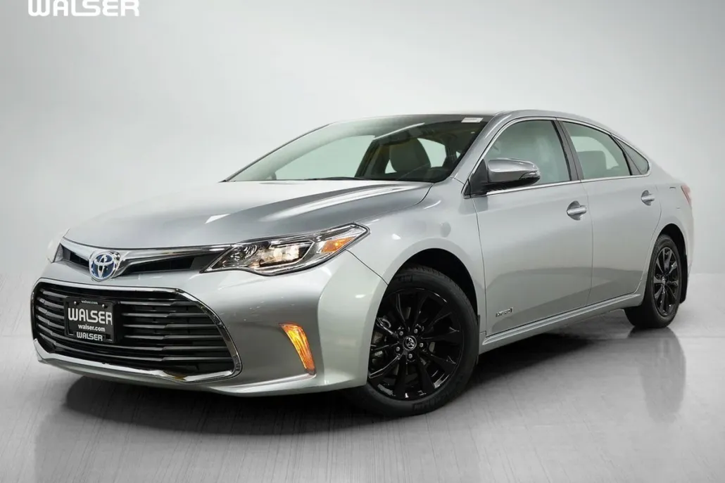 2016 Toyota Avalon Hybrid XLE Premium photo 1