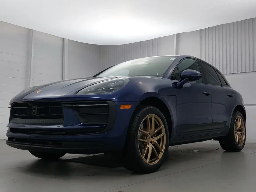 2026 Porsche Macan T photo 1