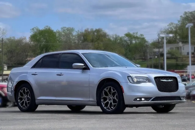 2016 Chrysler 300 photo 1