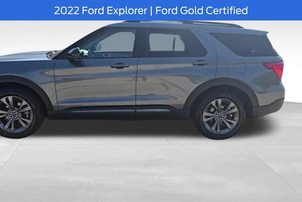 2022 Ford Explorer XLT photo 1