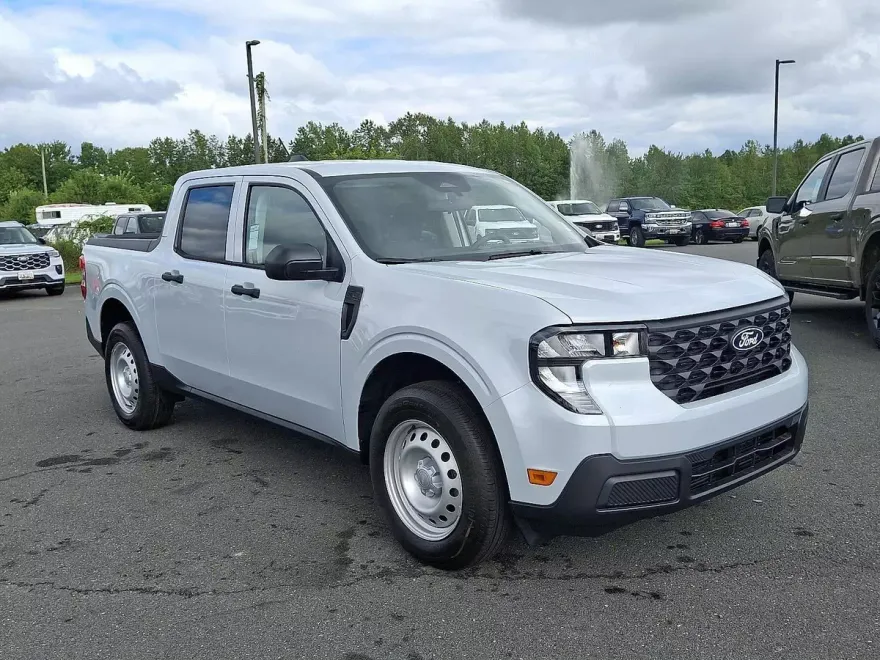 2025 Ford Maverick XL photo 1