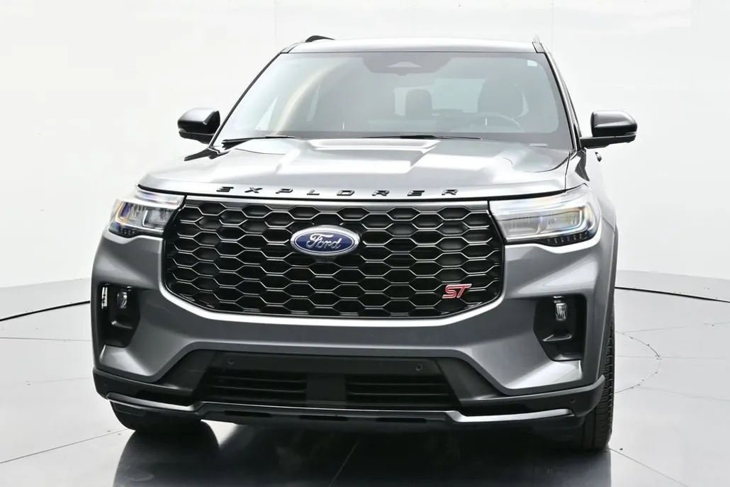 2025 Ford Explorer ST photo 1