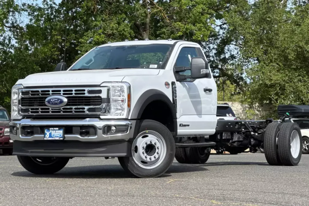 2025 Ford F-550 photo 1