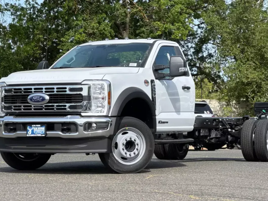 2025 Ford F-550 photo 1