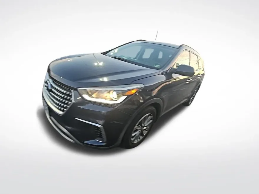 2017 Hyundai Santa Fe SE photo 1