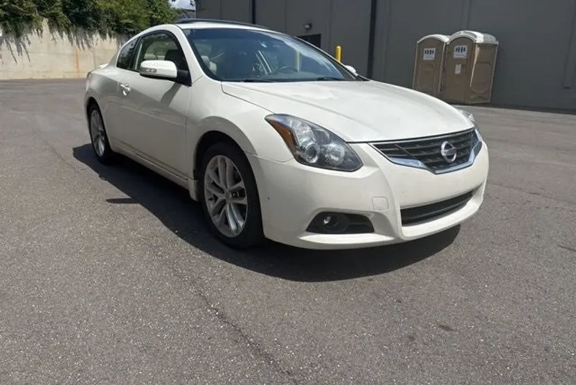 2012 Nissan Altima 3.5 SR photo 1