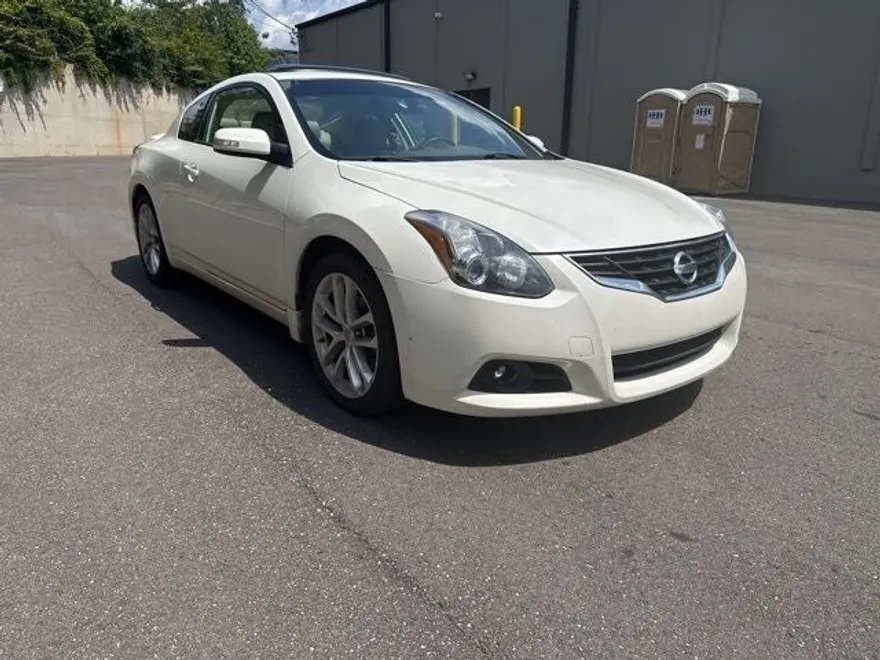 2012 Nissan Altima 3.5 SR photo 1