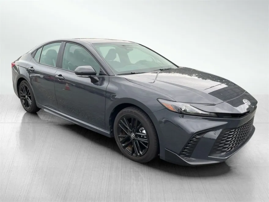 2025 Toyota Camry SE photo 1