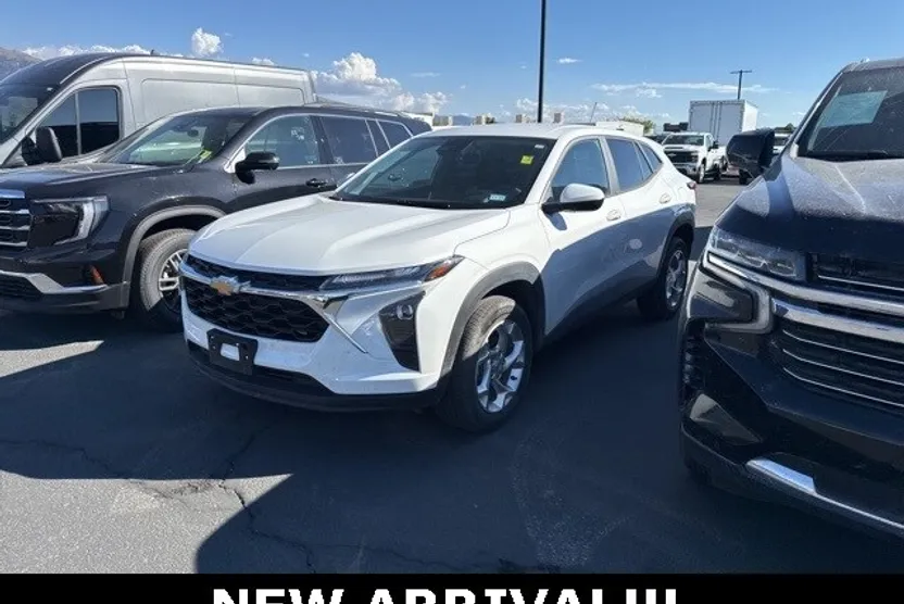 2024 Chevrolet Trax LS photo 1