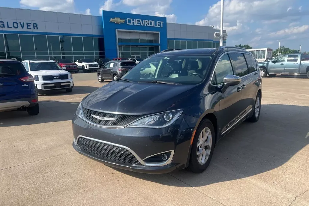 2020 Chrysler Pacifica Limited photo 1