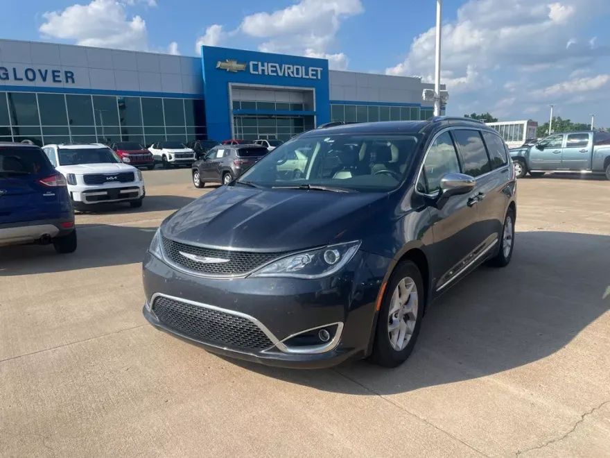 2020 Chrysler Pacifica Limited photo 1