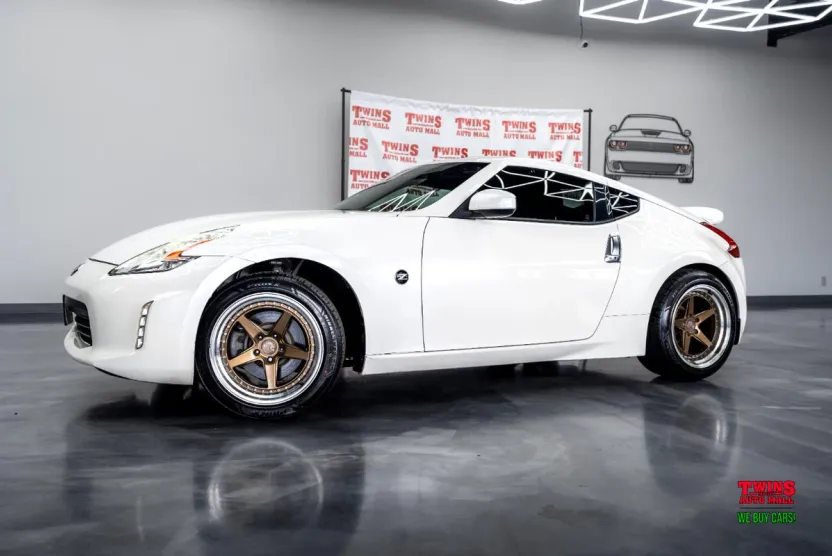 2017 Nissan Z photo 1