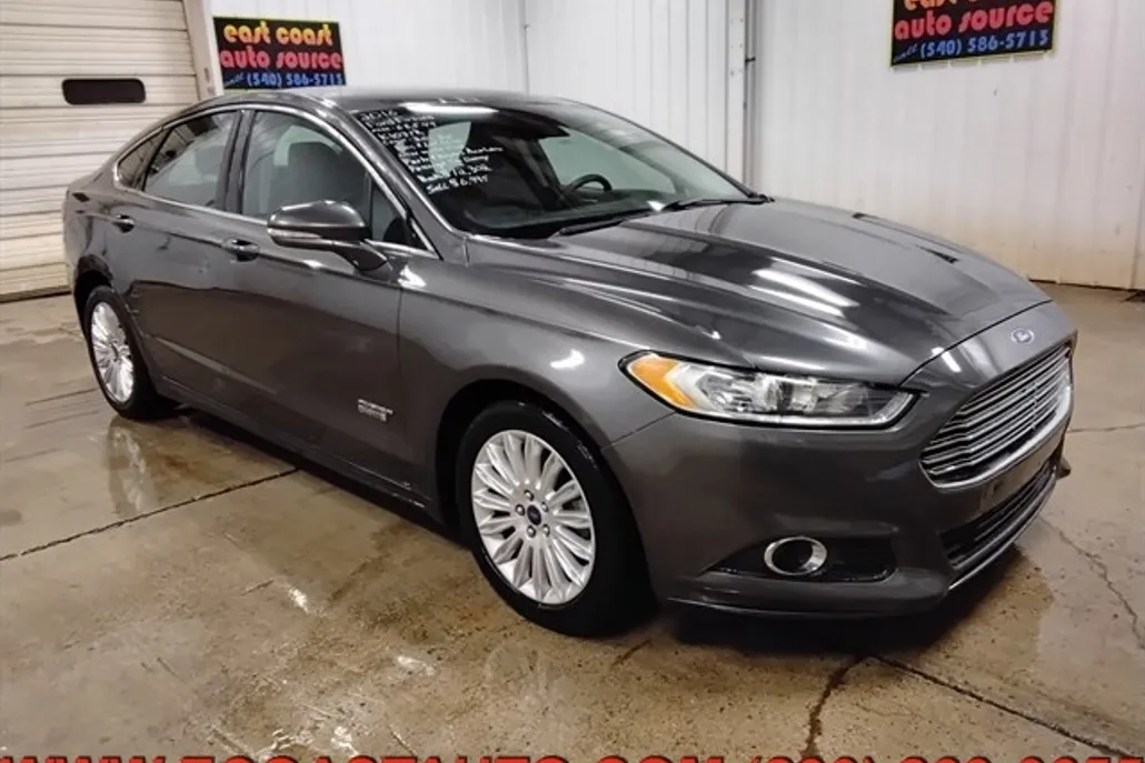 2016 Ford Fusion Energi SE photo 1