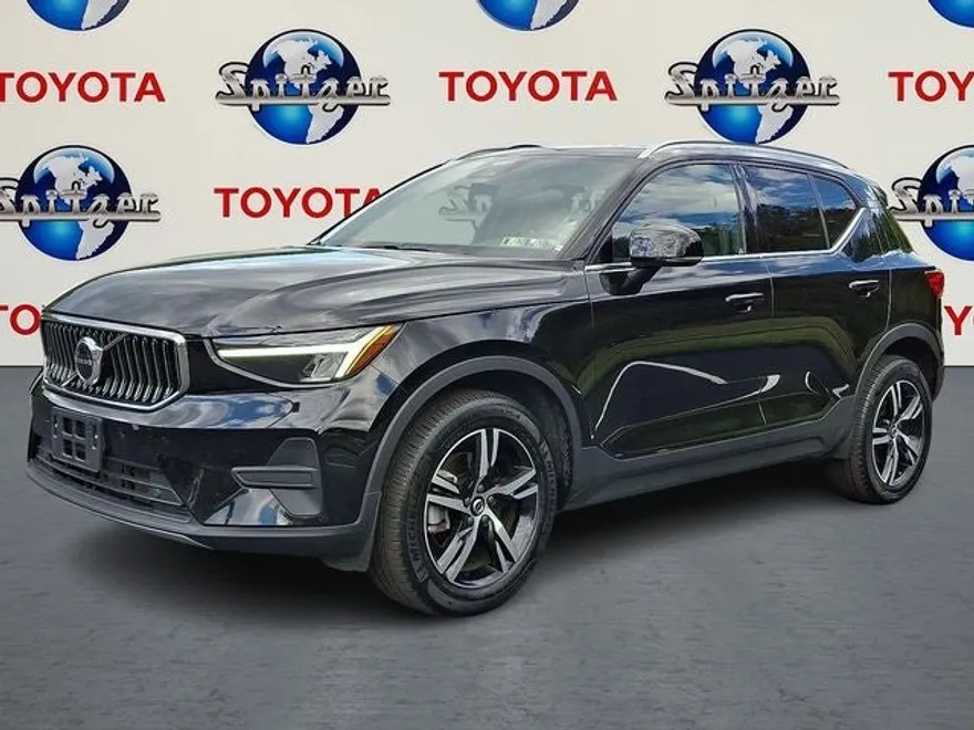 2025 Volvo XC40 Core photo 1