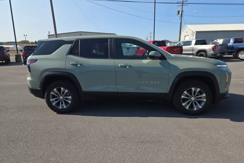 2026 Chevrolet Equinox LT photo 1