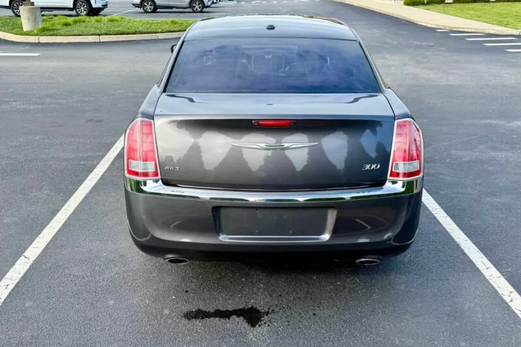 2013 Chrysler 300 Base photo 1