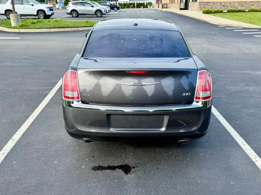 2013 Chrysler 300 Base photo 1