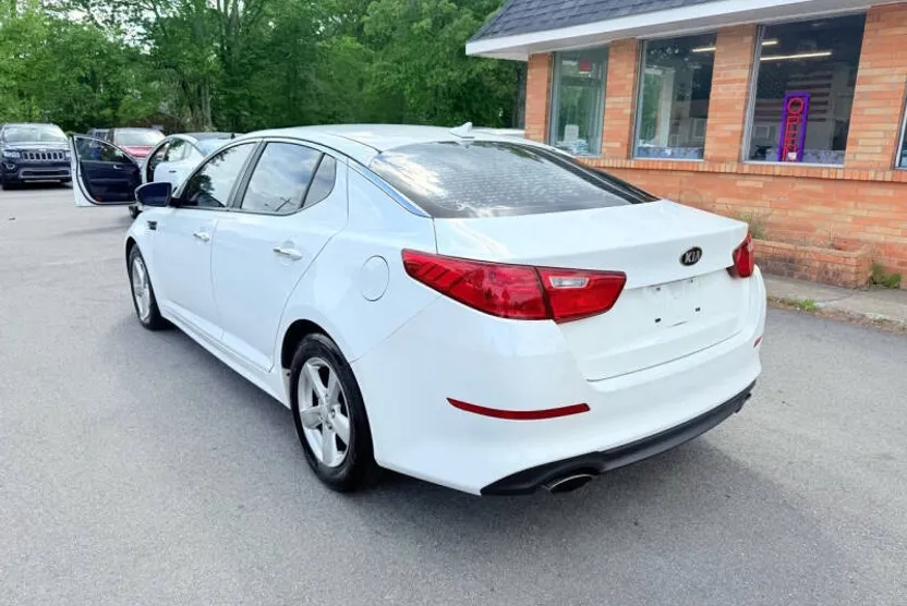2015 Kia Optima LX photo 1