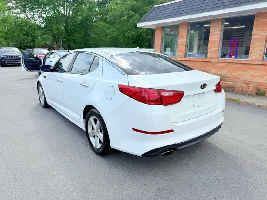 2015 Kia Optima LX photo 1