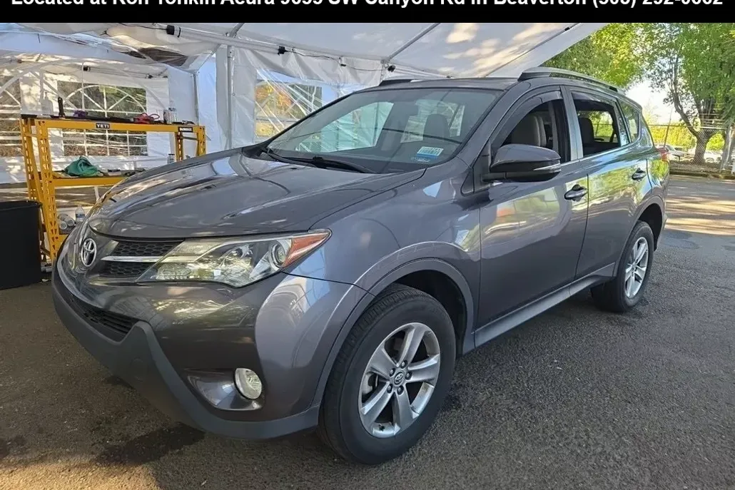 2015 Toyota RAV4 XLE photo 1