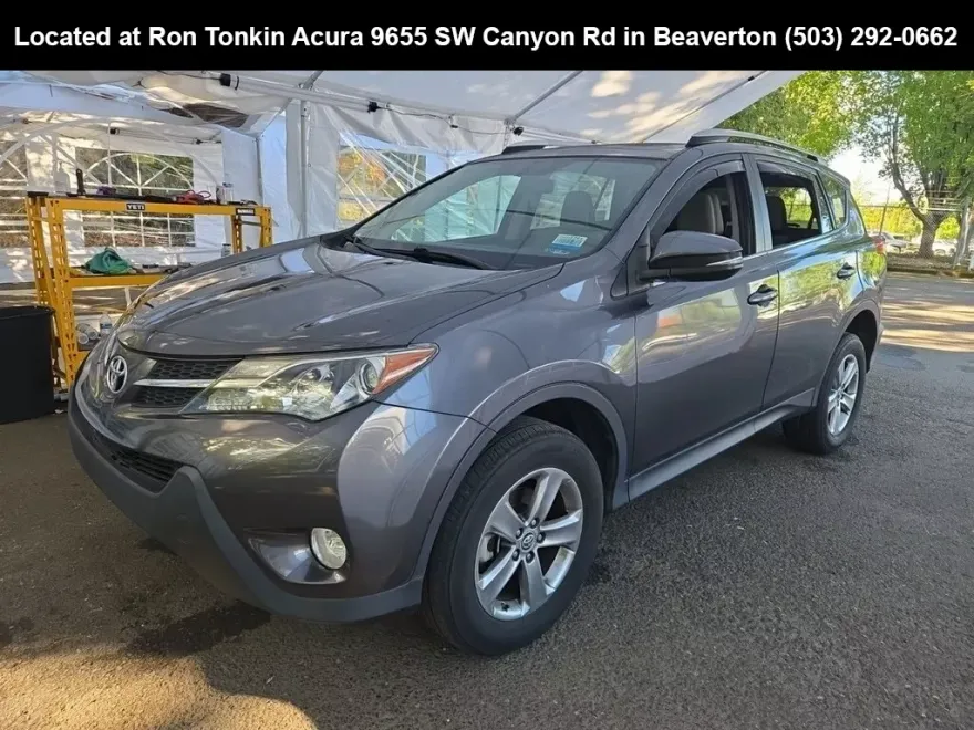 2015 Toyota RAV4 XLE photo 1