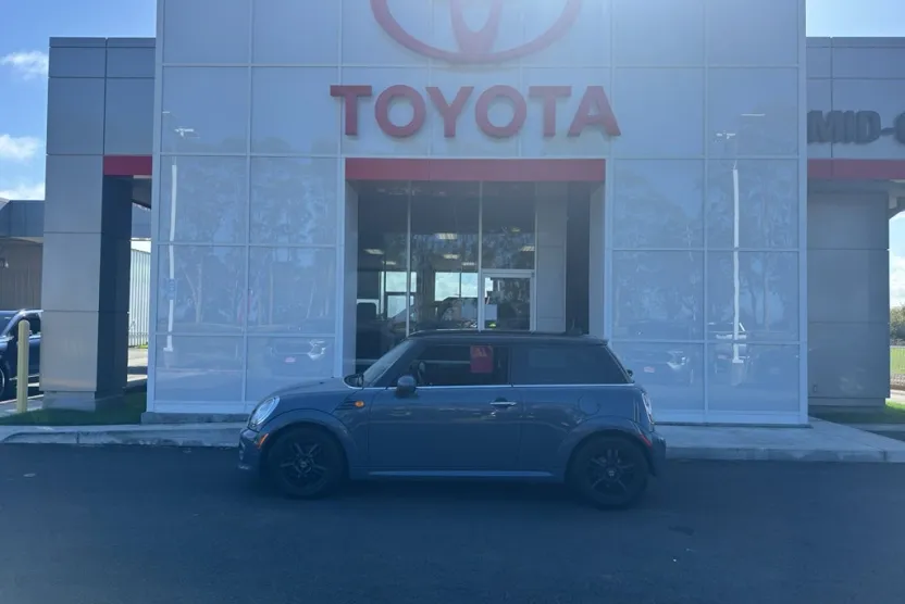 2013 Mini Cooper 2 Door Hardtop photo 1