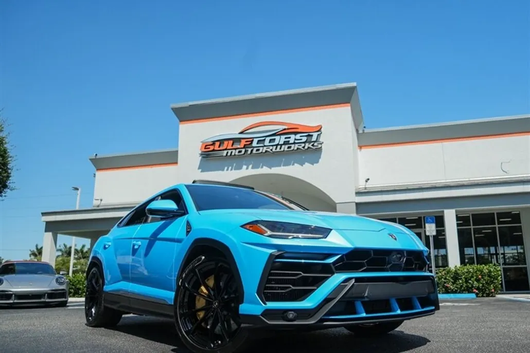 2022 Lamborghini Urus photo 1