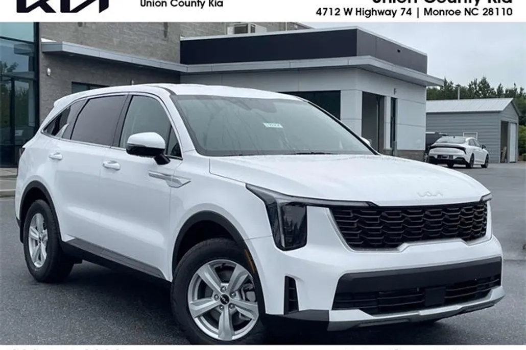 2025 Kia Sorento LX photo 1