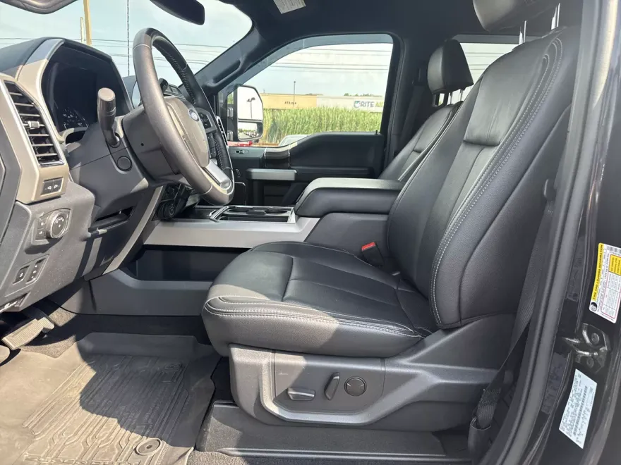 2022 Ford F-250 Lariat photo 1