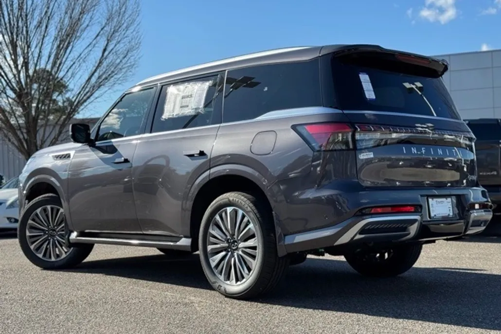 2025 Infiniti QX80 Luxe photo 1