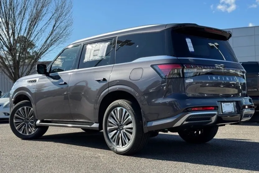 2025 Infiniti QX80 Luxe photo 1