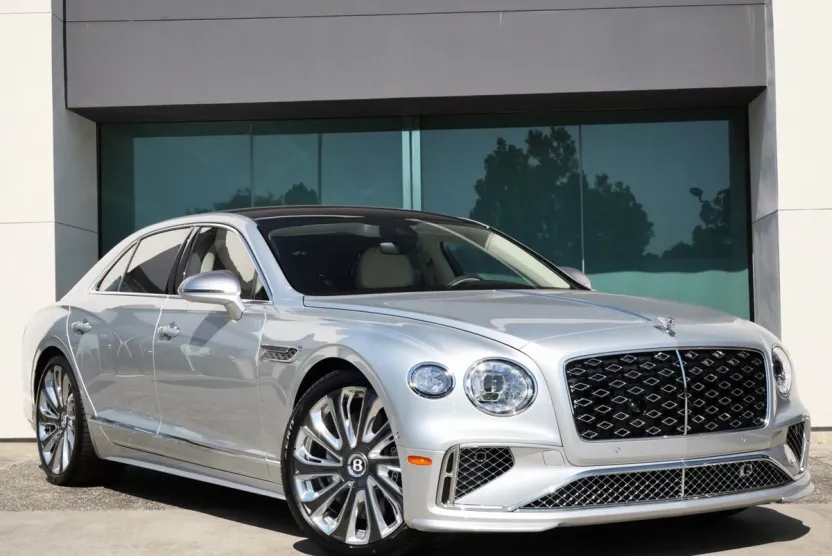 2025 Bentley Flying Spur Mulliner photo 1