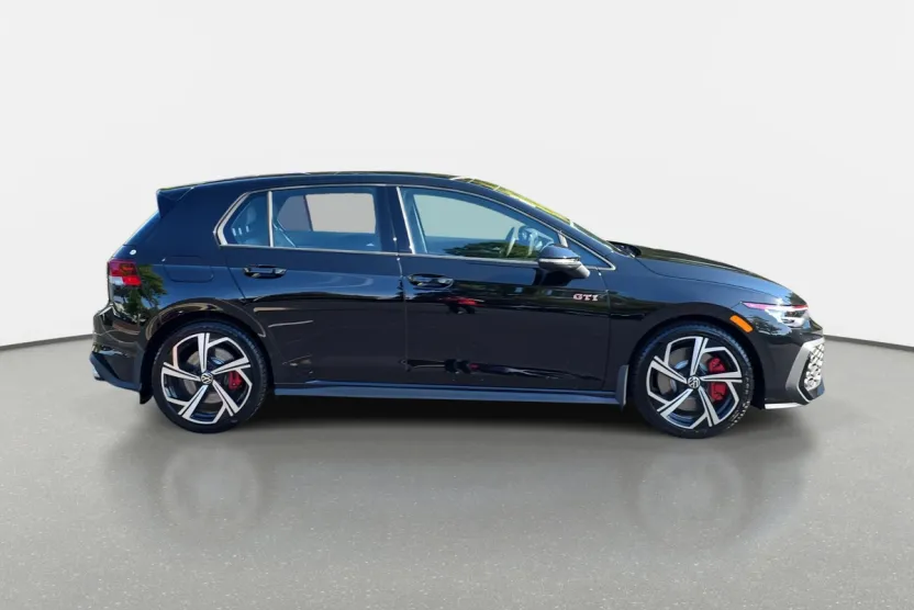 2025 Volkswagen Golf GTI SE photo 1