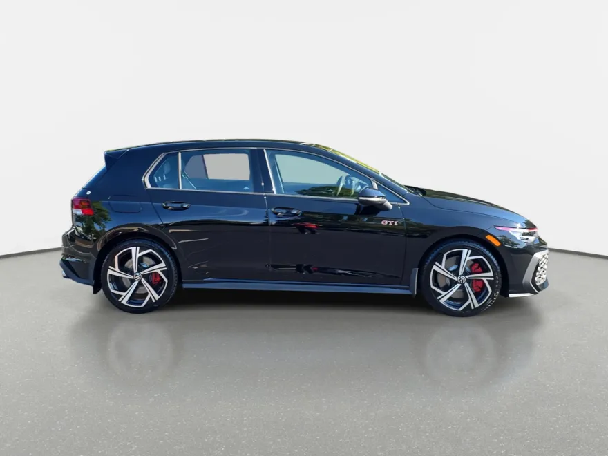 2025 Volkswagen Golf GTI SE photo 1