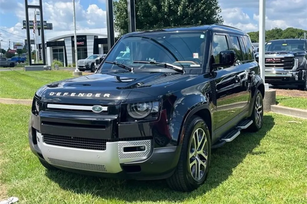 2024 Land Rover Defender 110 S photo 1