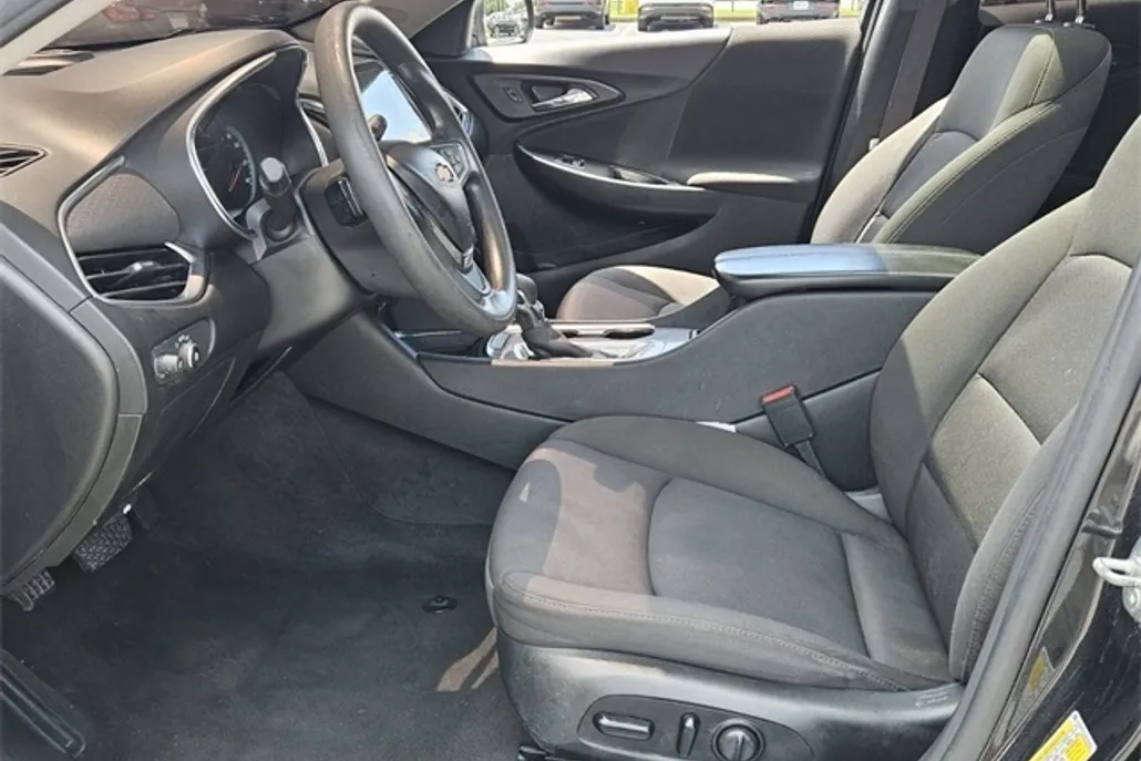 2021 Chevrolet Malibu 1LT photo 1