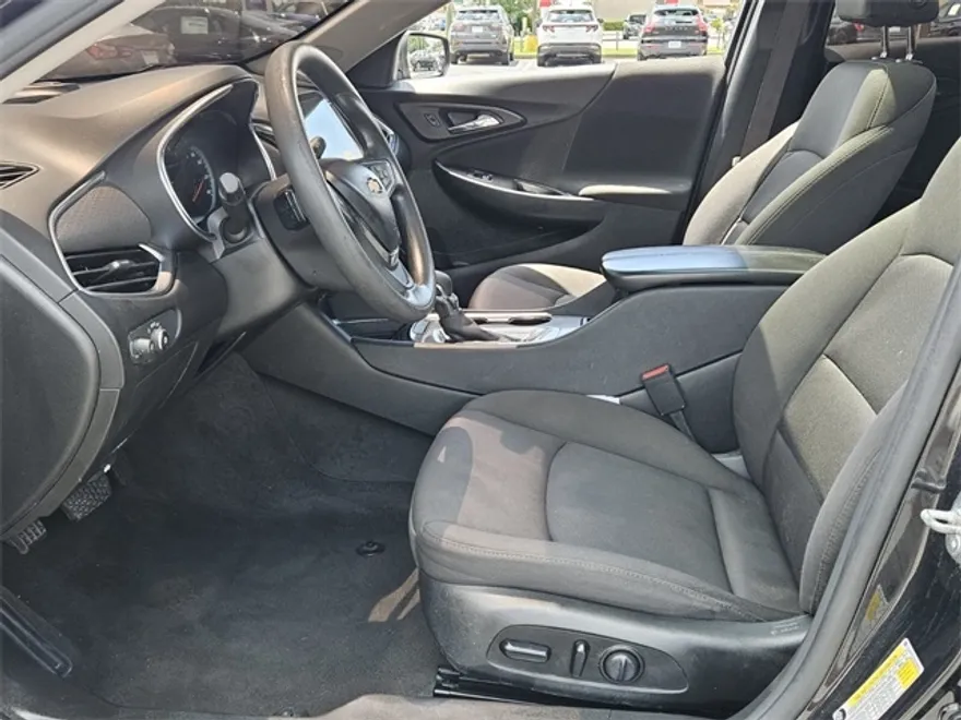 2021 Chevrolet Malibu 1LT photo 1